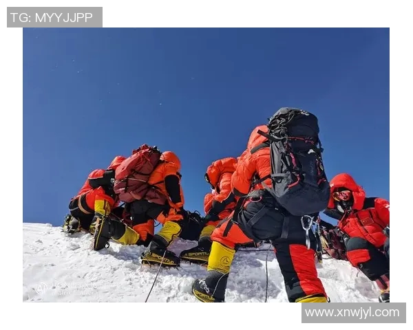 中国登山队挑战喜马拉雅新线路全员成功登顶创历史壮举