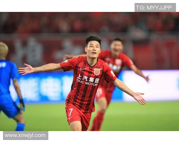 武磊赛场爆发小插曲，裁判如何处理？